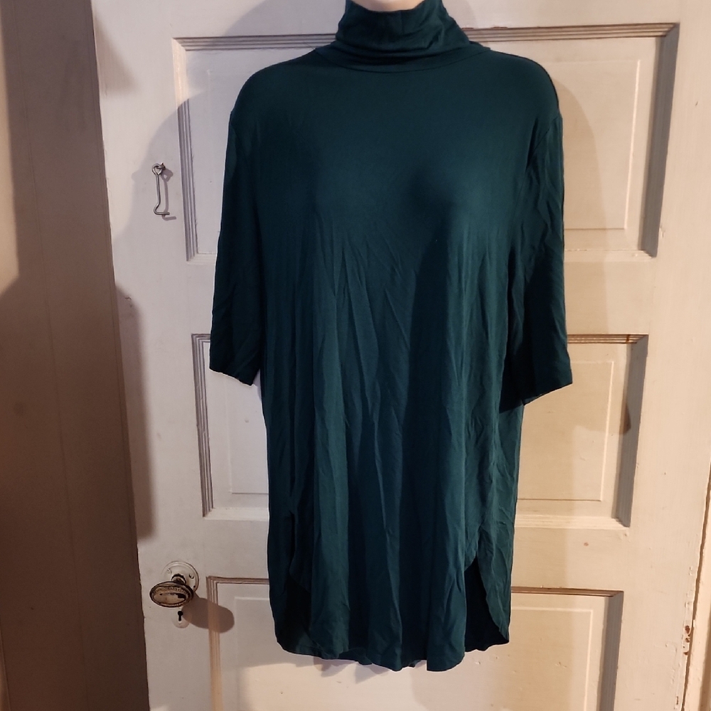 Torrid Plus Size 1 (14) Green Short Sleeve Mock Turtleneck